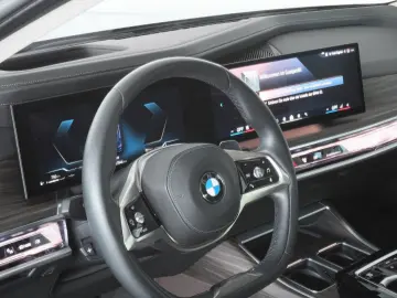 BMW 740 d xDrive Design Pure Excellence Innovation