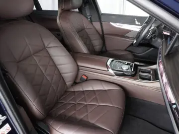 BMW 740 d xDrive Design Pure Excellence Innovation