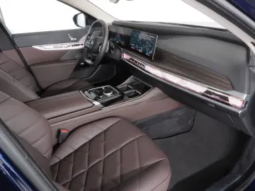 BMW 740 d xDrive Design Pure Excellence Innovation