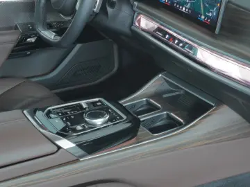 BMW 740 d xDrive Design Pure Excellence Innovation