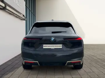 BMW iX xDrive
