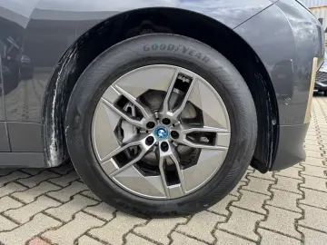 BMW iX xDrive