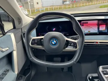 BMW iX xDrive