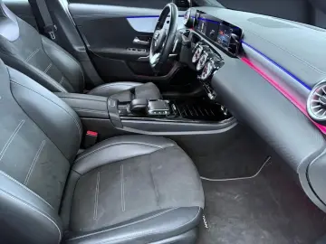 MERCEDES-BENZ A 180 d AMG  Night  MULTIB.  Ambienteb&hellip;