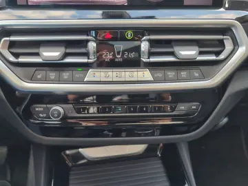 BMW X3 xDrive30e   DAB HIFI LASERLICHT HEAD-UP