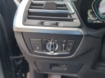 BMW X3 xDrive30e   DAB HIFI LASERLICHT HEAD-UP