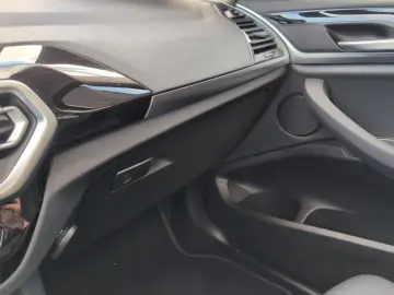 BMW X3 xDrive30e   DAB HIFI LASERLICHT HEAD-UP