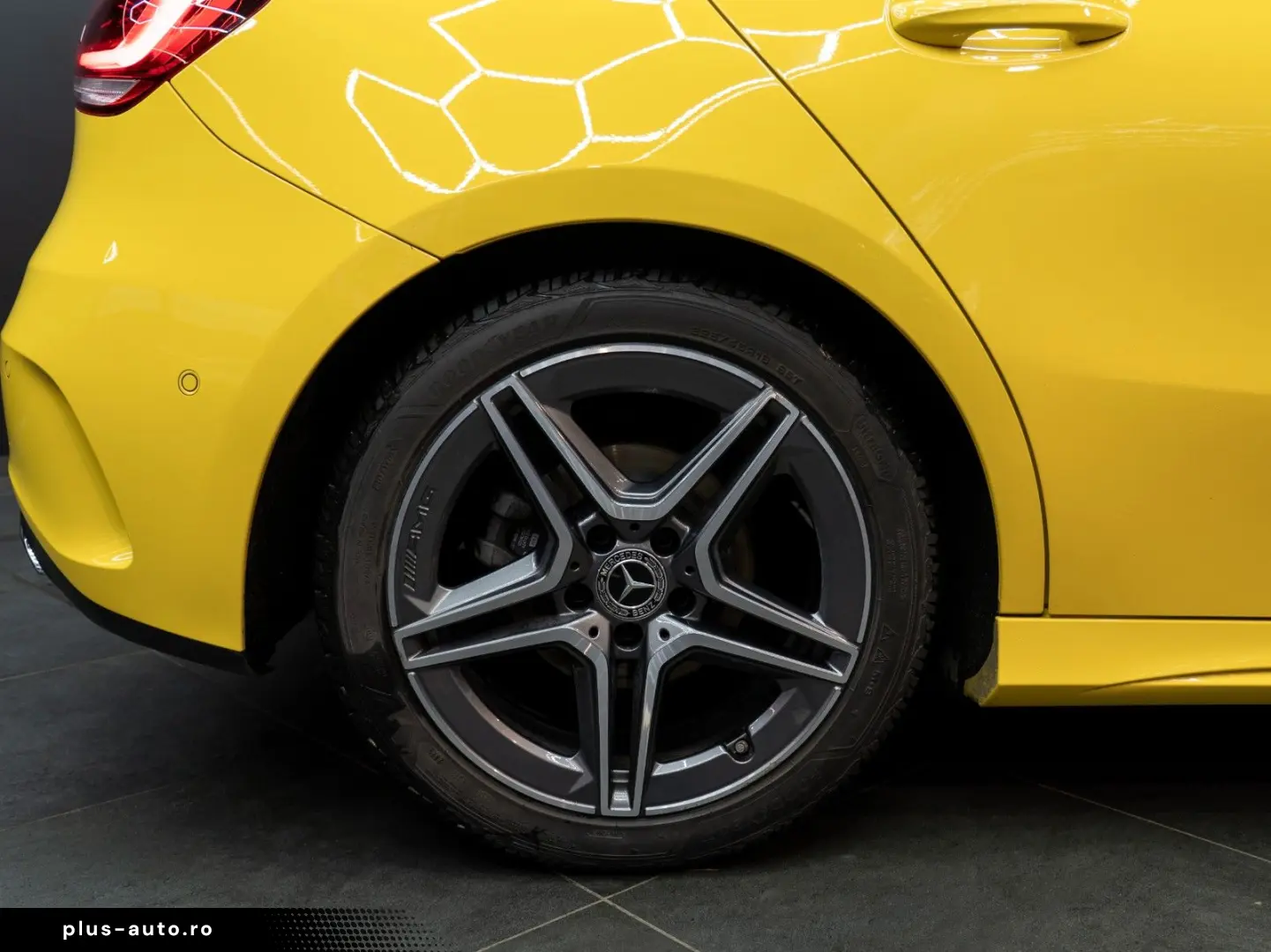 MERCEDES-BENZ A 180 AMG