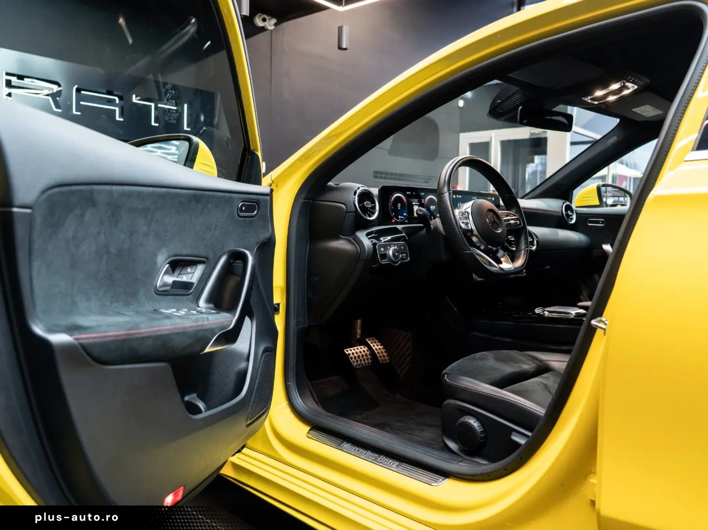 MERCEDES-BENZ A 180 AMG