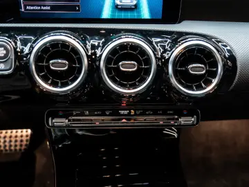 MERCEDES-BENZ A 180 AMG