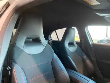 MERCEDES-BENZ A 200 AMG-Line NightP MBUX Multibeam Sthz HUD