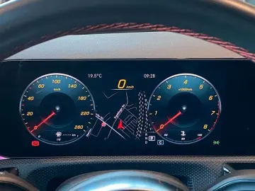 MERCEDES-BENZ A 200 AMG-Line NightP MBUX Multibeam Sthz HUD