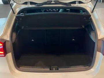 MERCEDES-BENZ A 200 AMG-Line NightP MBUX Multibeam Sthz HUD