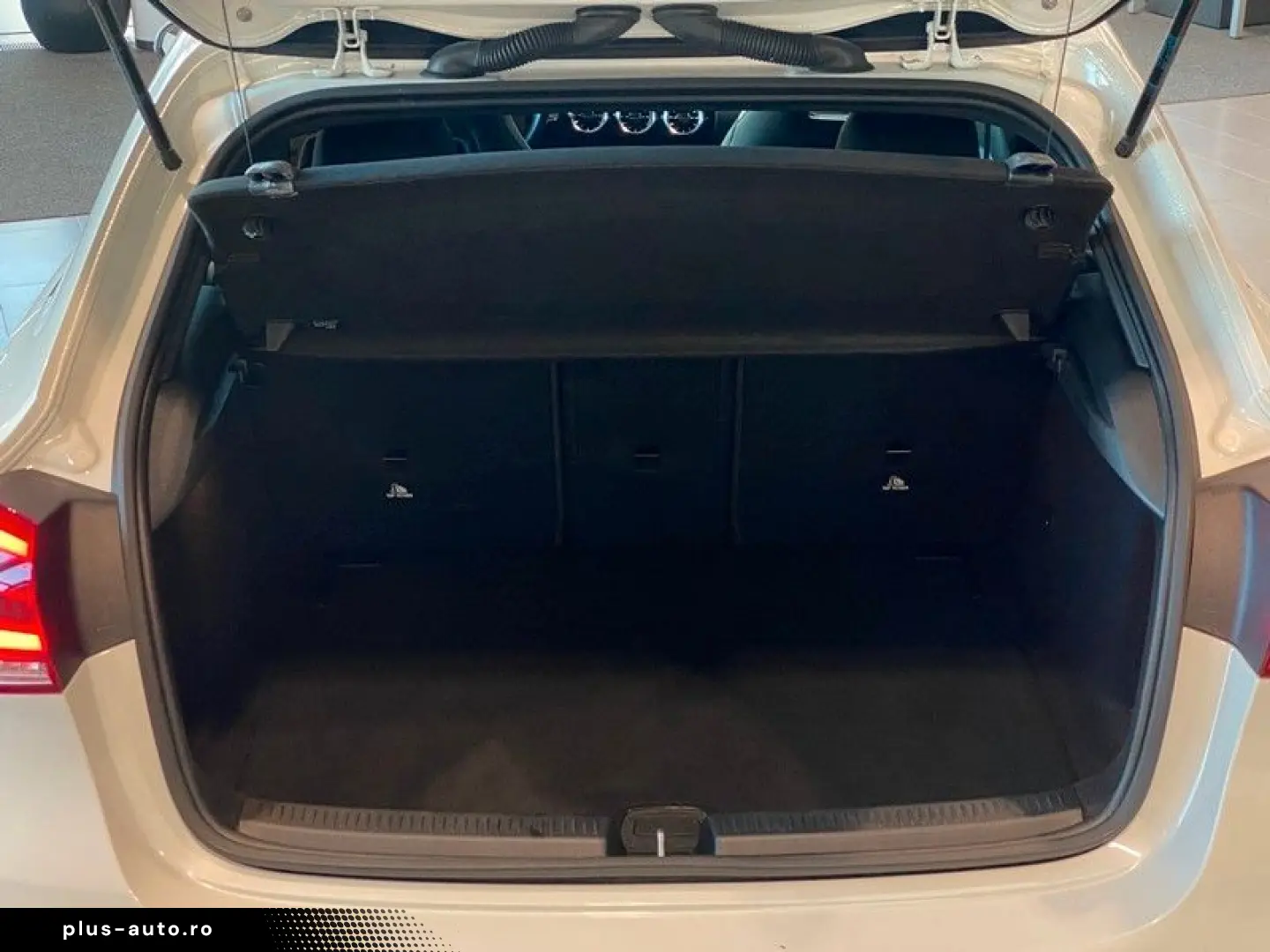 MERCEDES-BENZ A 200 AMG-Line NightP MBUX Multibeam Sthz HUD