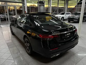 MERCEDES-BENZ E 300 de AMG Line Night LED Panorama Memory