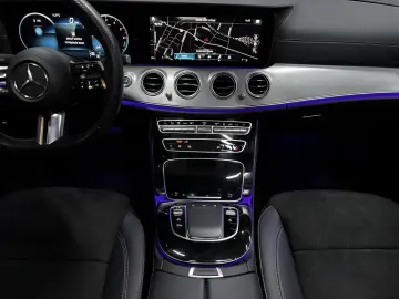 MERCEDES-BENZ E 300 de AMG Line Night LED Panorama Memory