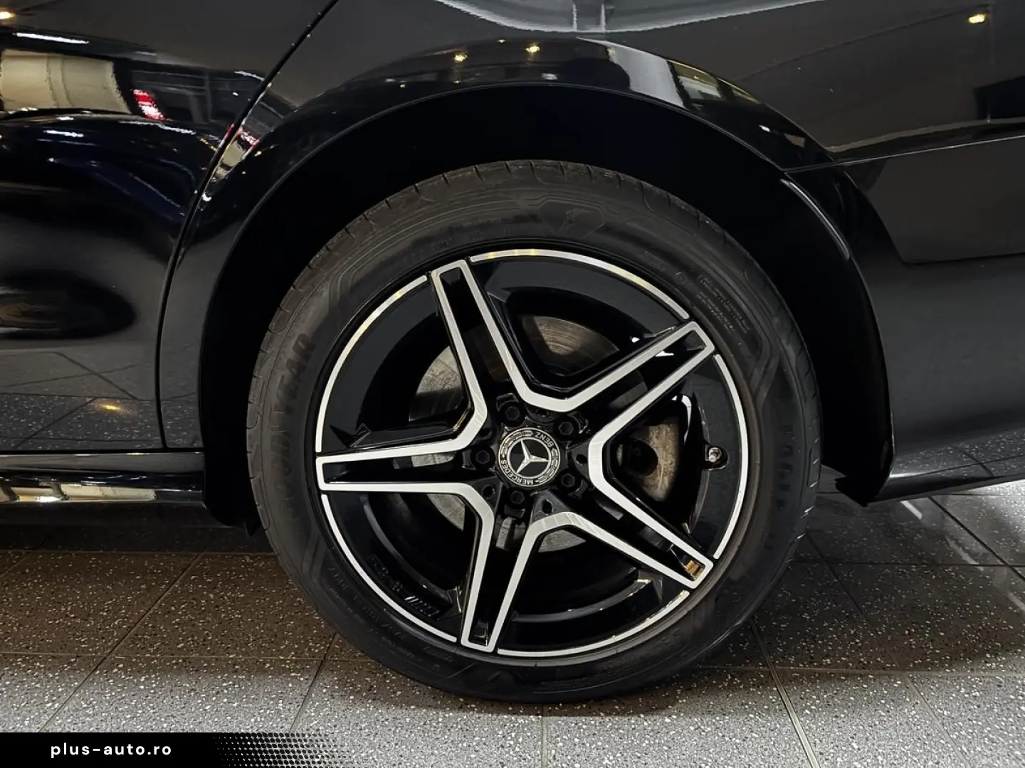 MERCEDES-BENZ E 300 de AMG Line Night LED Panorama Memory