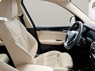 BMW X3 xDrive30e Navi Head-Up Kamera Sportsitze LED