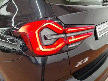 BMW X3 xDrive30e Navi Head-Up Kamera Sportsitze LED