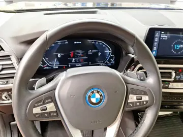 BMW X3 xDrive30e Navi Head-Up Kamera Sportsitze LED