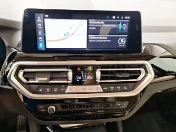 BMW X3 xDrive30e Navi Head-Up Kamera Sportsitze LED