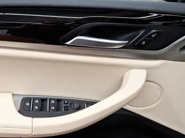 BMW X3 xDrive30e Navi Head-Up Kamera Sportsitze LED