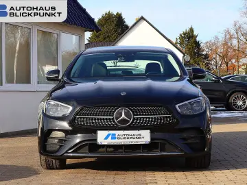 MERCEDES-BENZ E 300 de 4M AMG DISTRO PANO KAMERA BURMESTER
