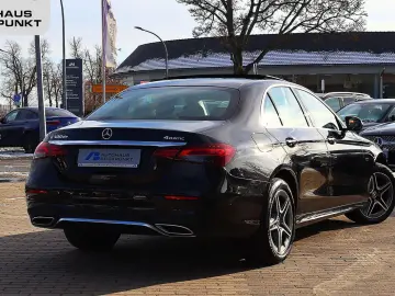 MERCEDES-BENZ E 300 de 4M AMG DISTRO PANO KAMERA BURMESTER