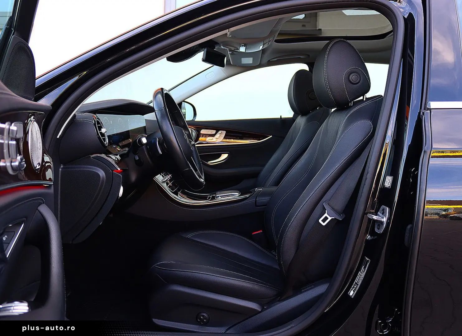 MERCEDES-BENZ E 300 de 4M AMG DISTRO PANO KAMERA BURMESTER