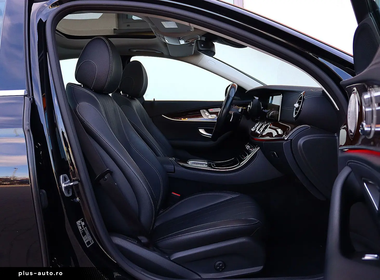 MERCEDES-BENZ E 300 de 4M AMG DISTRO PANO KAMERA BURMESTER