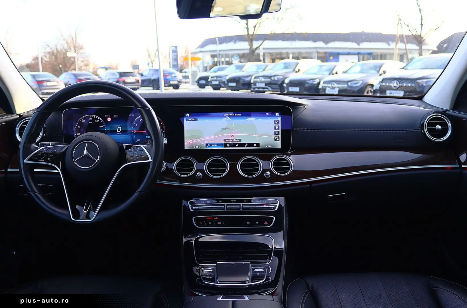 MERCEDES-BENZ E 300 de 4M AMG DISTRO PANO KAMERA BURMESTER