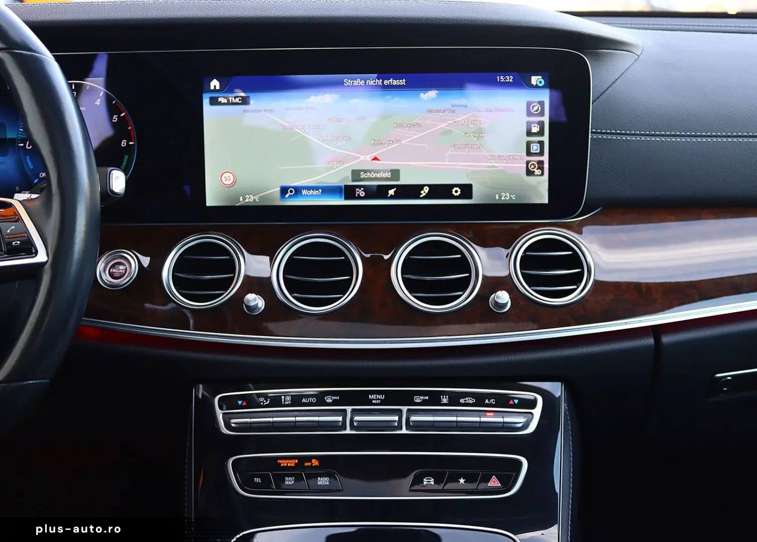 MERCEDES-BENZ E 300 de 4M AMG DISTRO PANO KAMERA BURMESTER