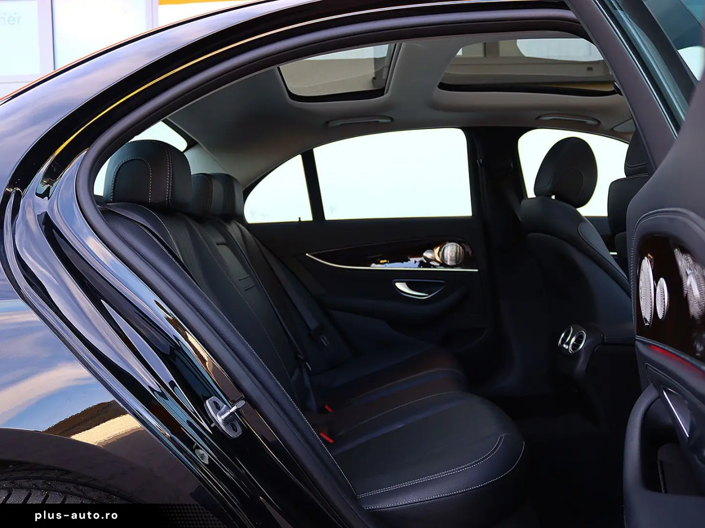 MERCEDES-BENZ E 300 de 4M AMG DISTRO PANO KAMERA BURMESTER