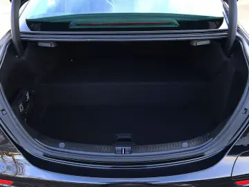 MERCEDES-BENZ E 300 de 4M AMG DISTRO PANO KAMERA BURMESTER