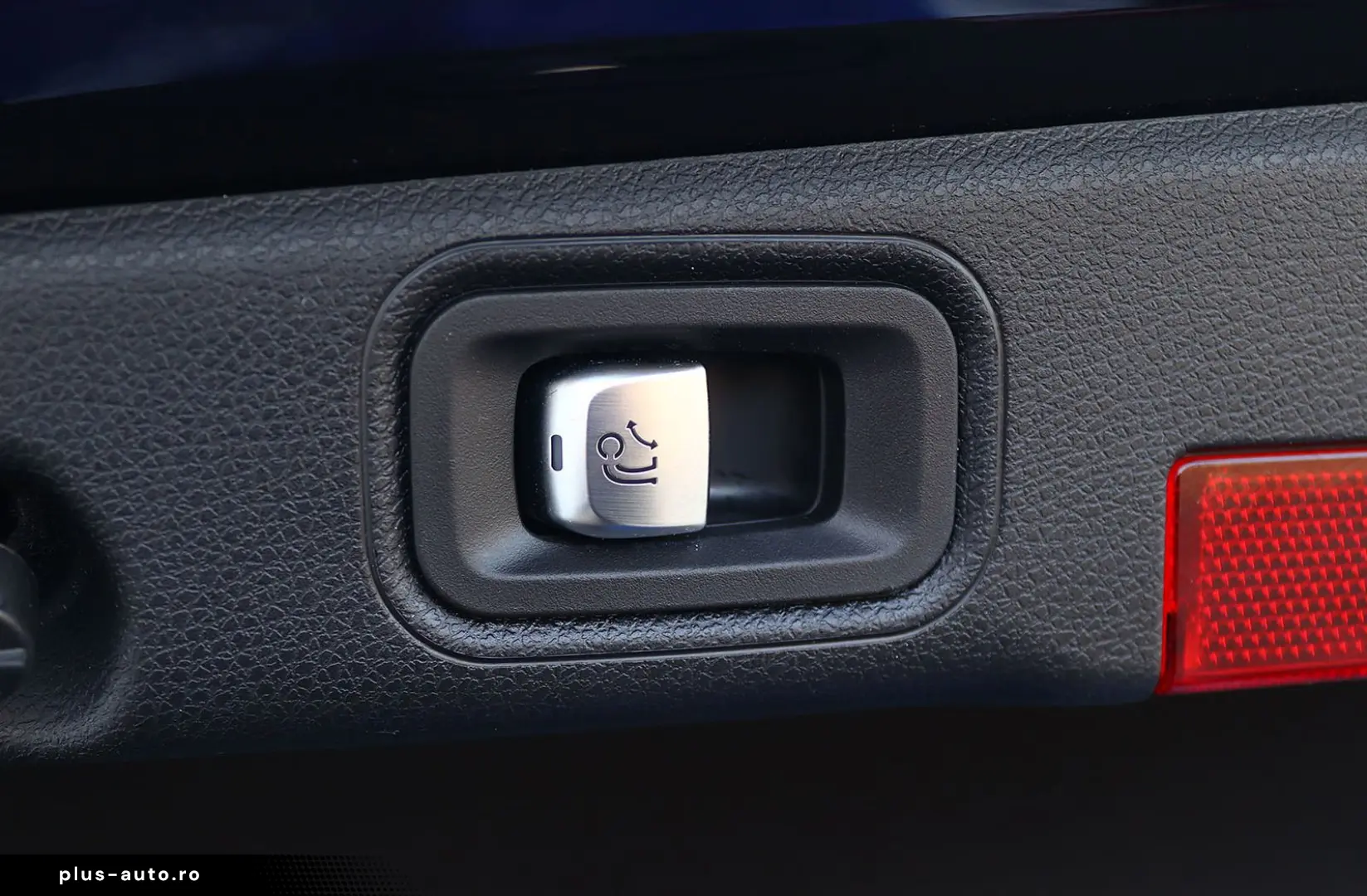 MERCEDES-BENZ E 300 de 4M AMG DISTRO PANO KAMERA BURMESTER