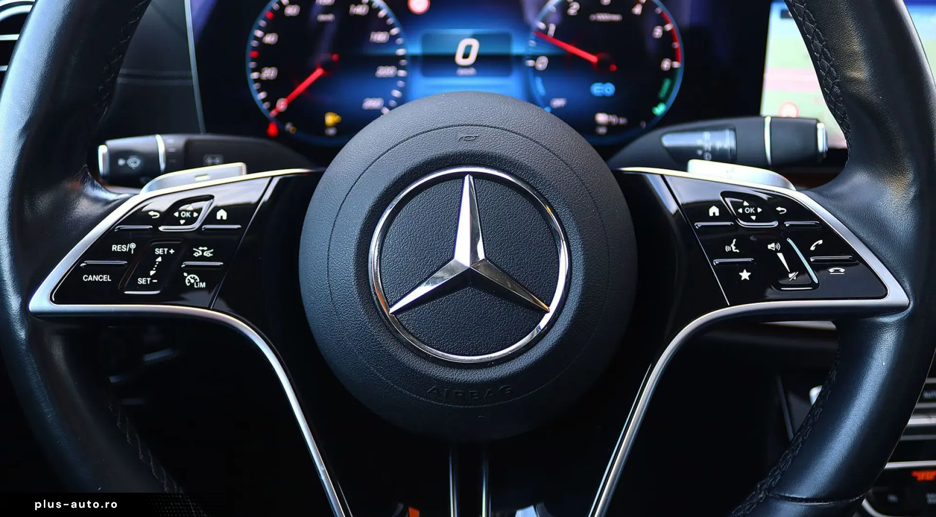 MERCEDES-BENZ E 300 de 4M AMG DISTRO PANO KAMERA BURMESTER