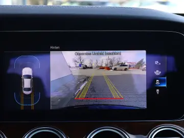 MERCEDES-BENZ E 300 de 4M AMG DISTRO PANO KAMERA BURMESTER