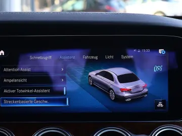 MERCEDES-BENZ E 300 de 4M AMG DISTRO PANO KAMERA BURMESTER