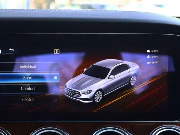 MERCEDES-BENZ E 300 de 4M AMG DISTRO PANO KAMERA BURMESTER