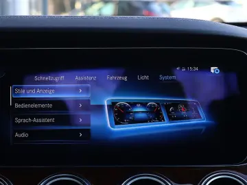 MERCEDES-BENZ E 300 de 4M AMG DISTRO PANO KAMERA BURMESTER