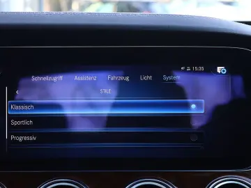 MERCEDES-BENZ E 300 de 4M AMG DISTRO PANO KAMERA BURMESTER