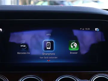 MERCEDES-BENZ E 300 de 4M AMG DISTRO PANO KAMERA BURMESTER