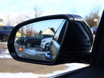 MERCEDES-BENZ E 300 de 4M AMG DISTRO PANO KAMERA BURMESTER