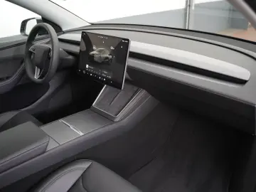 TESLA Model Y Long Range Juniper AWD 1. Hd. Unfallfrei