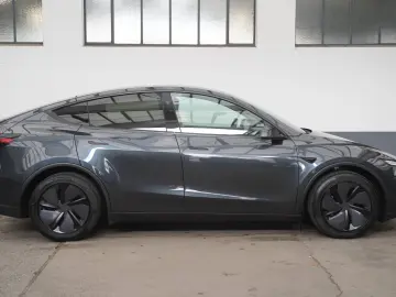 TESLA Model Y Long Range Juniper AWD 1. Hd. Unfallfrei
