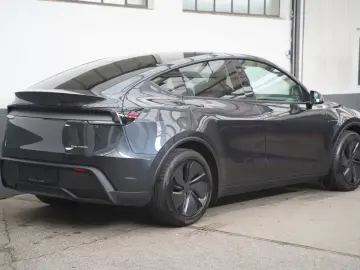 TESLA Model Y Long Range Juniper AWD 1. Hd. Unfallfrei