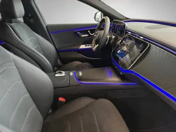 MERCEDES-BENZ E 200 AMG Digital Light Distronic getö&hellip;