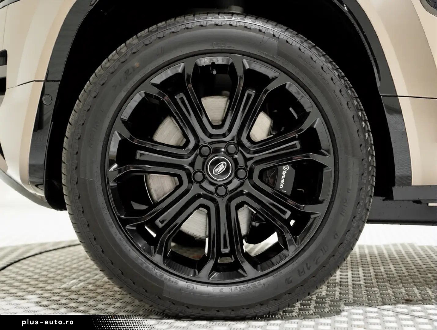 Land Rover Defender OCTA P635 4.4 Liter V8 MHEV