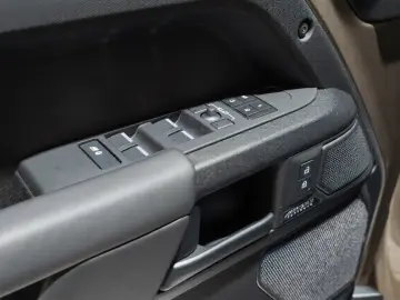 Land Rover Defender OCTA P635 4.4 Liter V8 MHEV