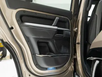 Land Rover Defender OCTA P635 4.4 Liter V8 MHEV